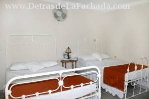 Calle Desengaño # 220-A entre calle Frank País y calle Cruz Verde.