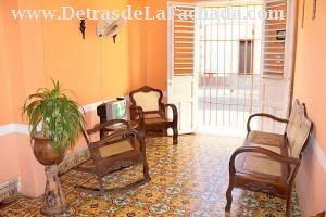 Calle Santo Domingo 182 A entre calle Jesús María y calle Borrell.