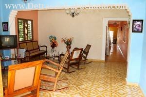 Calle Chanzoneta # 271 entre San Procopio y Luz