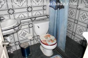 Callejón de las Angarillas # 72 (altos) e/c Aguacate y Reforma.