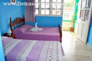 Callejón de las Angarillas # 72 (altos) e/c Aguacate y Reforma.