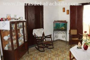 Francisco J. Zerquera 261 e/c Carlos Echenagusia y Jose Marti.