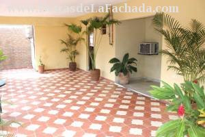 Santiago Escobar # 8 e/c Anastacio Cárdenas y Anselmo Rodríguez