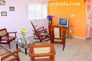 Calle Chanzoneta # 194-A (altos) entre calle Santo Domingo y Frank Hidalgo Gato.