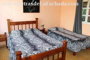 Calle Gutiérrez # 389 entre Colón y San Procopio.