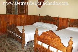 Calle Santo Domingo # 156 entre calle Borrell y calle Jesús María.