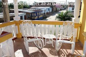 Calle Carret (Antonio Duménigo)  # 67 entre calle Guásima y calle Gutiérrez.