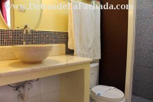 Calle Rosario # 117 entre callejón del Aguacate y calle Cruz Verde.