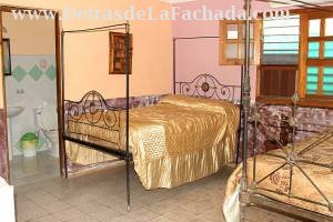 Calle Frank País # 12 entre Vigia y Julio Cuevas.