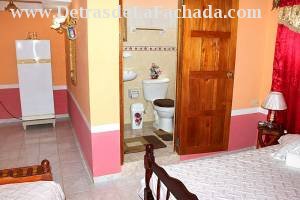 Calle Cruz Verde # 84-A (altos) entre calle Desengaño y callejón de las Angarillas.