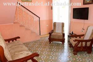 Calle Mercedes # 173 entre Frank País y callejón del Aguacate.