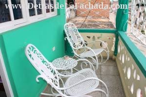 Callejón de las Angarillas # 72 (altos) e/c Aguacate y Reforma.