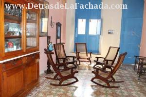 Calle Rosario # 374 entre calle Gloria y calle Media Luna.