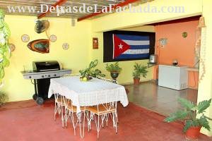 Calle Frank País # 12 entre Vigia y Julio Cuevas.