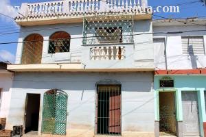 Calle Desengaño # 167 entre calle Cruz Verde y callejón del Aguacate.