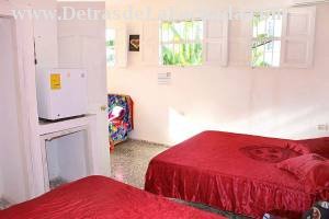 Calle Alameda # 106 entre calle Colón y calle Media Luna.