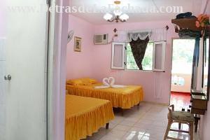 Calle Cruz Verde # 43 entre calle Desengaño y calle Rosario.