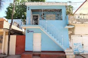 Calle Cruz Verde # 250 entre calle Guaurabo y calle Candelaria.