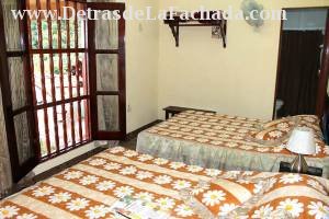 Callejón de Galdós # 3 entre calle Alameda y calle Media Luna.