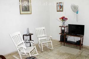 Calle Cruz Verde # 93-A entre callejón de las Angarillas y calle Desengaño.