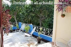 Calle Media Luna # 51 A entre calle Alameda y calle Guásima.