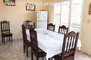 Calle Mercedes # 173 entre Frank País y callejón del Aguacate.