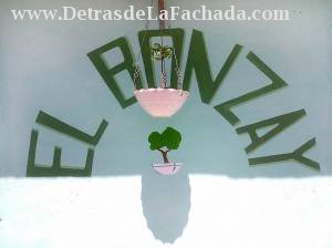 Calle Chanzoneta # 194-A (altos) entre calle Santo Domingo y Frank Hidalgo Gato.