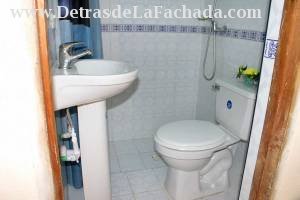 Buen Retiro # 142 entre Santo Domingo y Frank Hidalgo Gato.