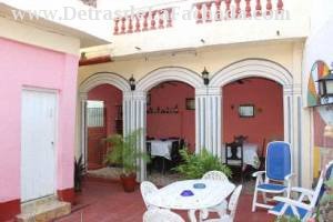 Camilo Cienfuegos 352 e/c Pedro Manuel Fritze y Julio Antonio Mella.