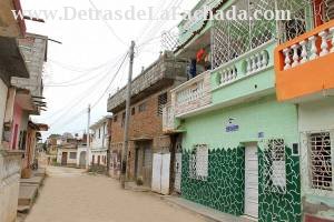 Buen Retiro # 142 entre Santo Domingo y Frank Hidalgo Gato.