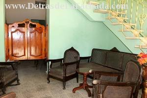 Calle Frank País # 399 entre calle Desengaño y calle Rosario.