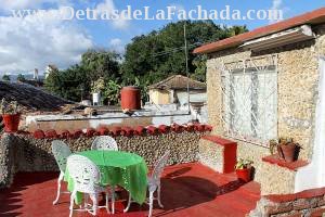 Calle Alameda # 106 entre calle Colón y calle Media Luna.