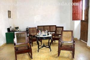 Calle Santo Domingo # 156 entre calle Borrell y calle Jesús María.