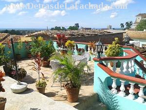 Callejón de Galdós # 3 entre calle Alameda y calle Media Luna.