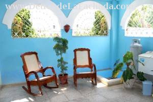 Calle Mercedes # 173 entre Frank País y callejón del Aguacate.