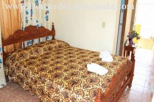 Buen Retiro # 142 entre Santo Domingo y Frank Hidalgo Gato.