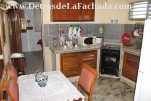 Calle B # 12 A (altos) entre 1ra y Línea. Reparto La Purísima.