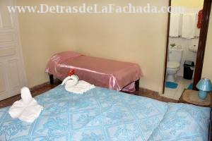 Calle Media Luna # 51 A entre calle Alameda y calle Guásima.