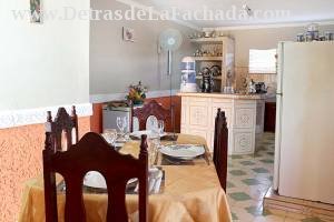 Calle E # 3 entre calle 2da y calle 4ta. Reparto 1ro de mayo.