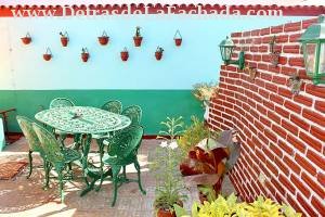 Calle E # 3 entre calle 2da y calle 4ta. Reparto 1ro de mayo.