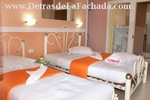 Calle Santo Domingo # 169-A entre calle Borrell y calle Jesús María.