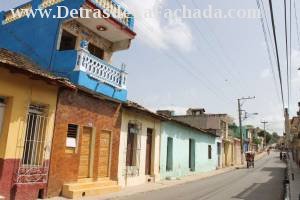 Calle Santo Domingo # 471 entre Lirio Blanco y callejón del Consejo.