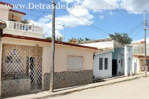 Calle Cruz Verde # 93-A entre callejón de las Angarillas y calle Desengaño.