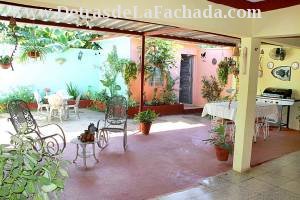 Calle Frank País # 12 entre Vigia y Julio Cuevas.