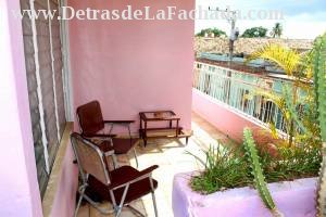 Santo Domingo # 172, e/c Jesús María y Borrell.