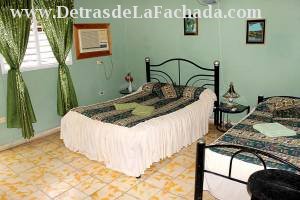 Calle Mercedes # 8 entre calle Esmeralda  y calle Línea.