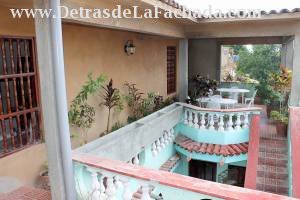 Callejón de Galdós # 3 entre calle Alameda y calle Media Luna.