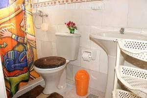 Calle Cruz Verde # 84-A (altos) entre calle Desengaño y callejón de las Angarillas.