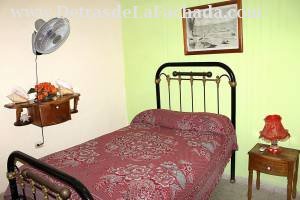 Calle Lirio Blanco # 171 entre calle Frank Hidalgo Gato y Manuel Fajardo.