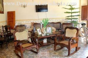 Callejón de Galdós # 2 entre calle Alameda y calle Media Luna.